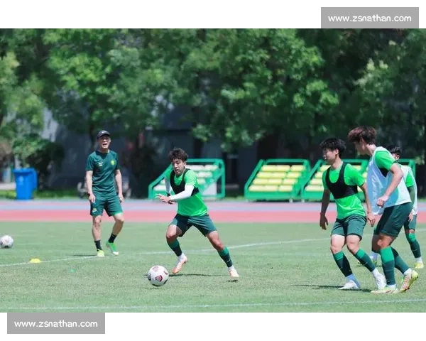 国安青训赛后聚首 梁少文晒照：天高任鸟飞