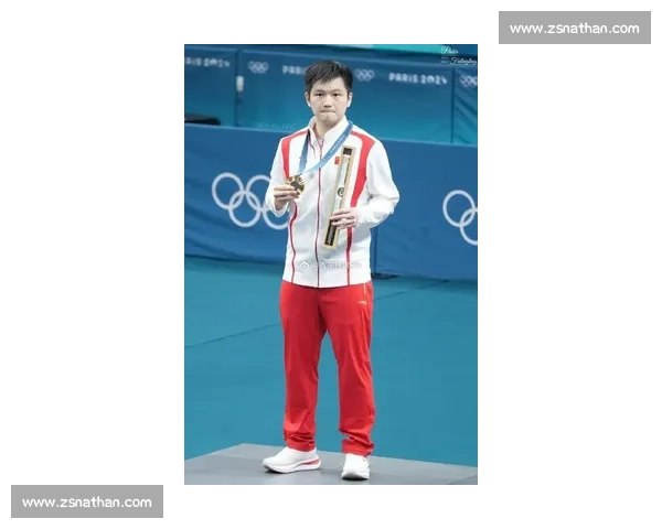 樊振东巴黎夺金周年纪，雅漾以纯粹热爱致敬国乒精神